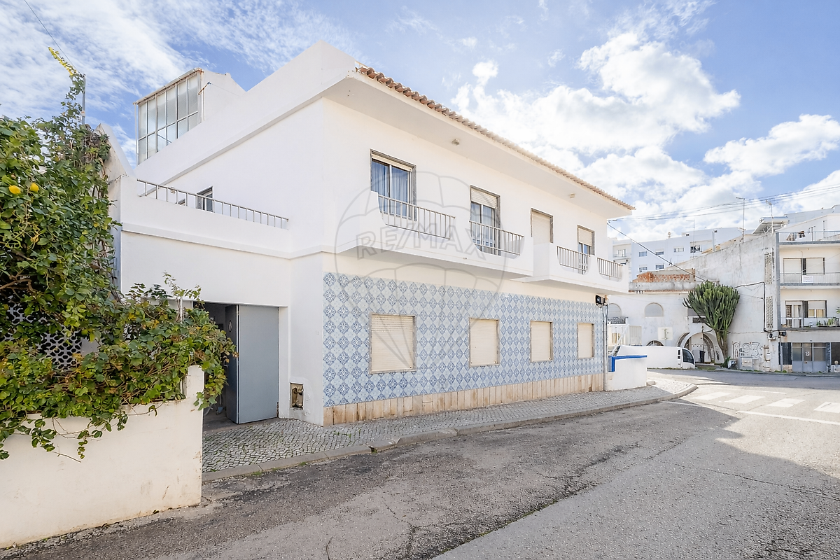 Prédio T6 à venda em Loulé