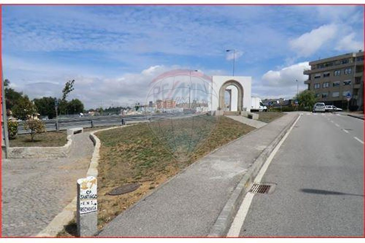 Land for sale in Vila Nova de Gaia, Portugal — €450,000