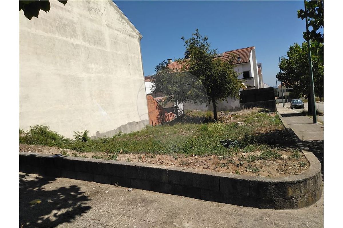Land for sale in Valongo, Portugal — €70,000
