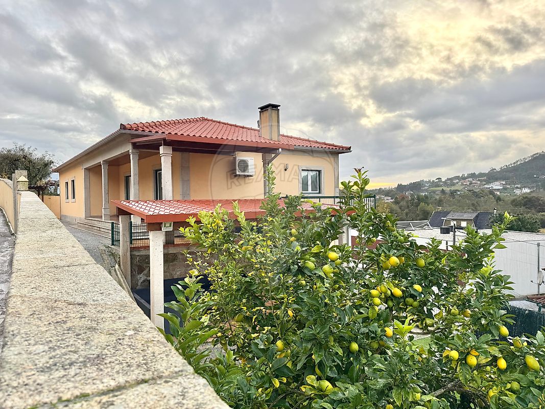 Moradia T4 para venda