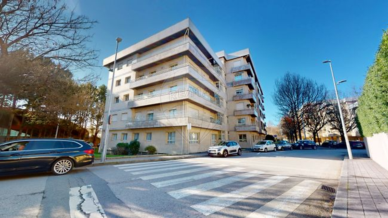 Apartamento T4 à venda em Porto