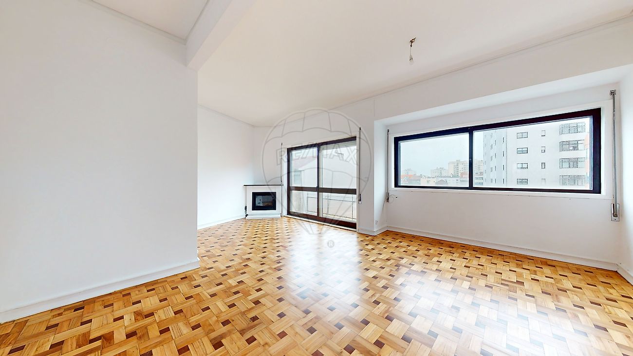 Apartamento T3 à venda em Porto