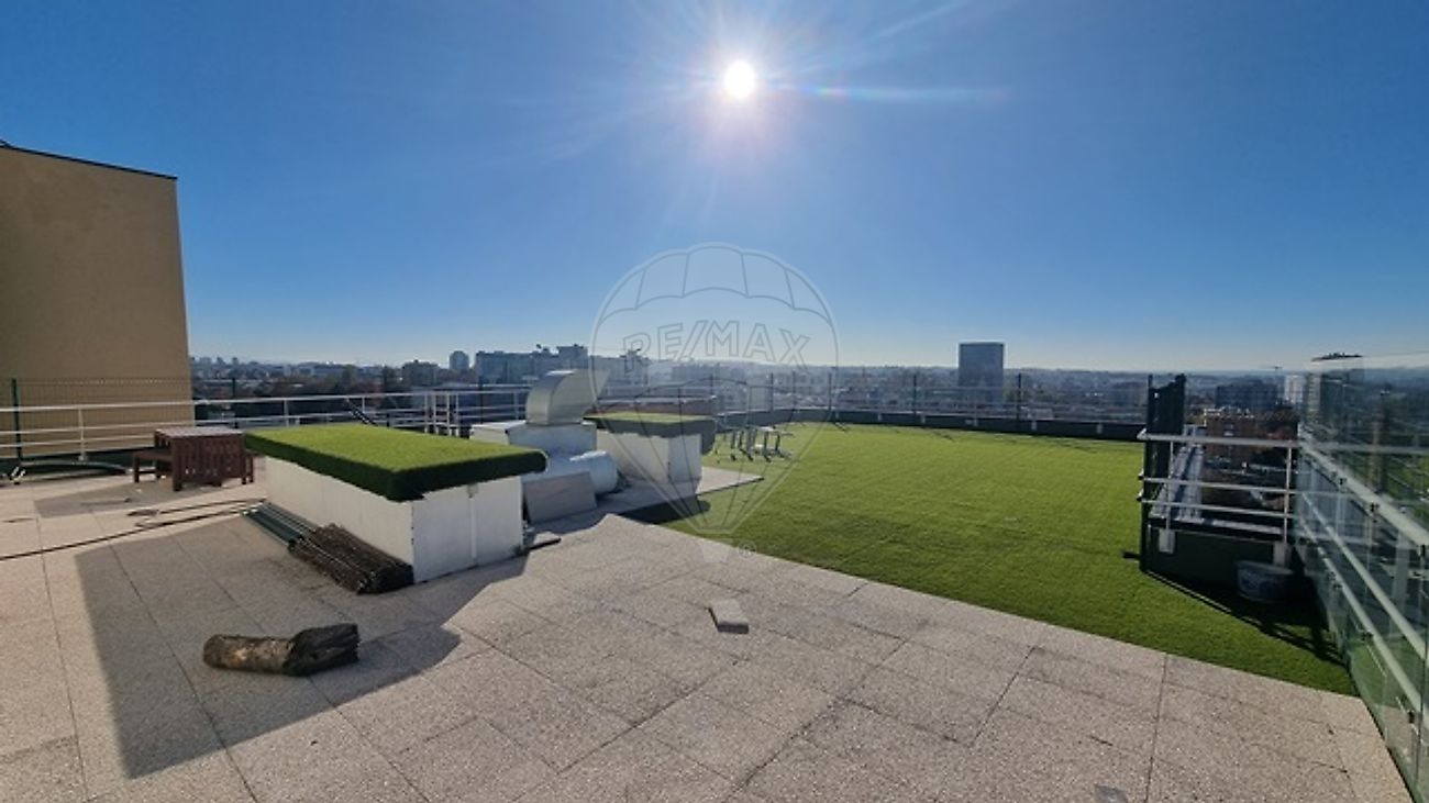 Apartamento T6 à venda em Porto