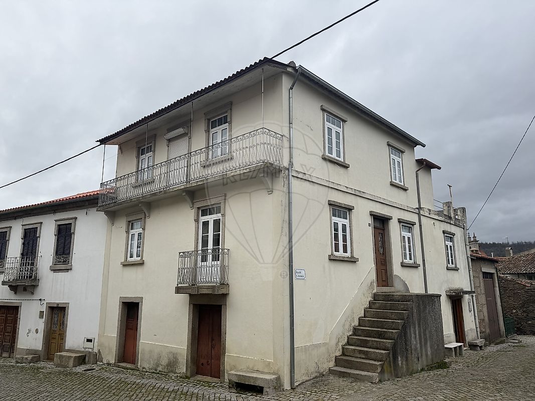 Moradia T4 à venda em Mogadouro