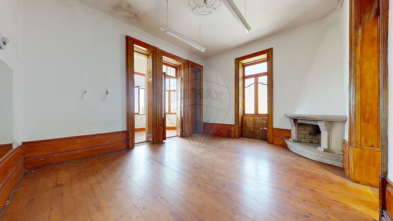 Apartamento T6 à venda em Porto