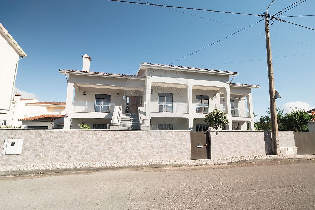 Moradia T5 à venda em Miranda do Corvo