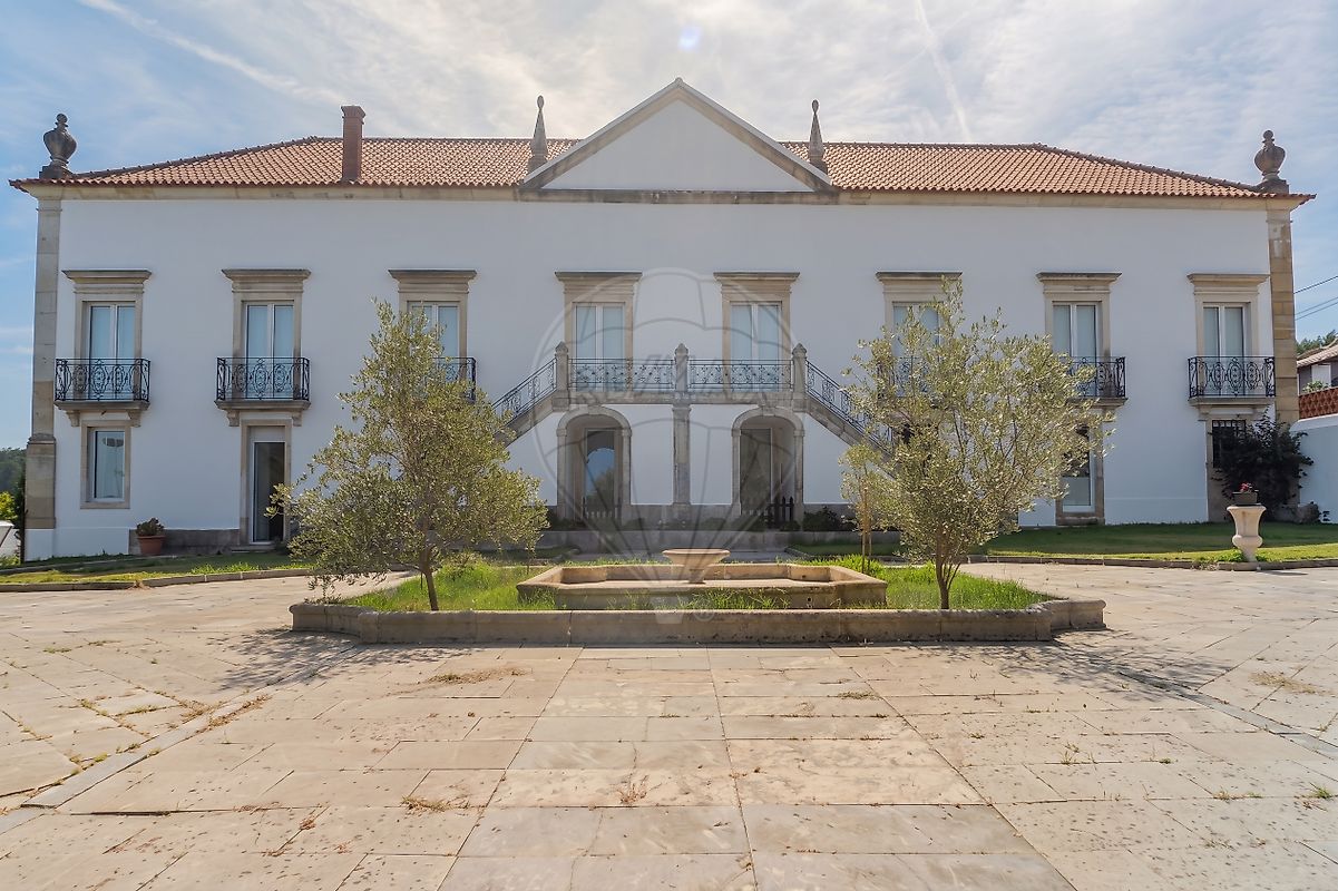 Moradia T6+ à venda em Coimbra (Sé Nova, Santa Cruz, Almedina e São Bartolomeu), €1.500.000
