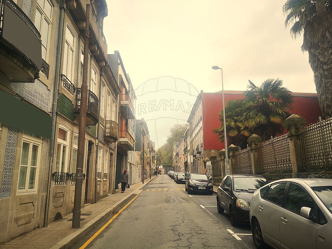 Prédio T6 à venda em Porto