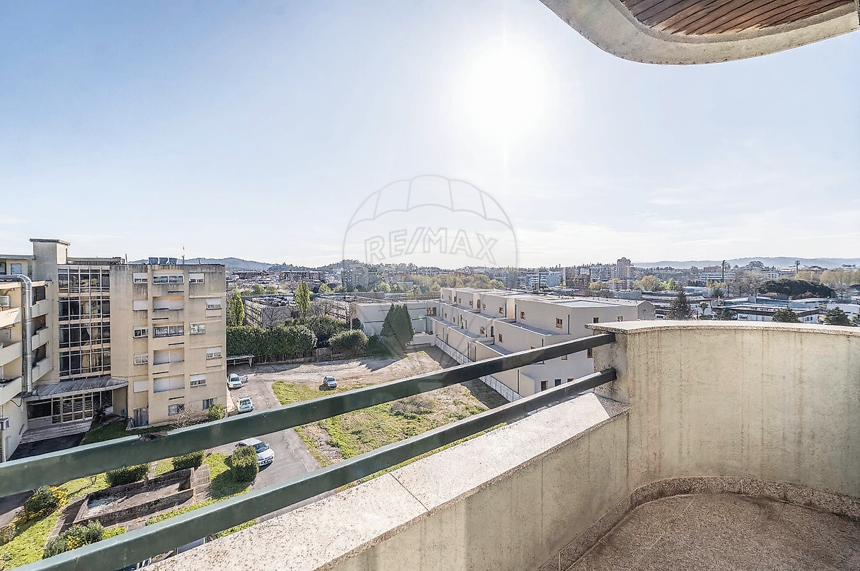 Apartamento T6 à venda em Vila Nova de Famalicão
