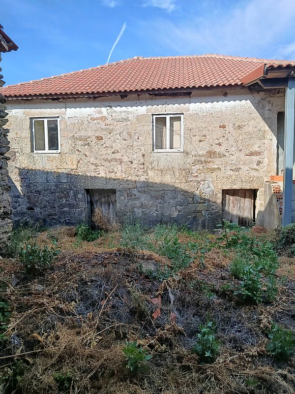 Moradia T4 em Carrazedo de Montenegro e Curros, €155.000