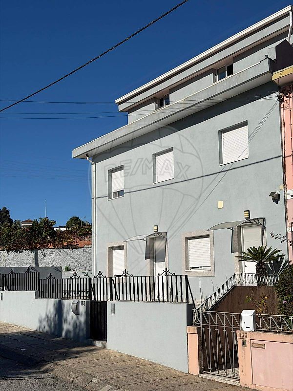 Apartamento T8 à venda em Gondomar
