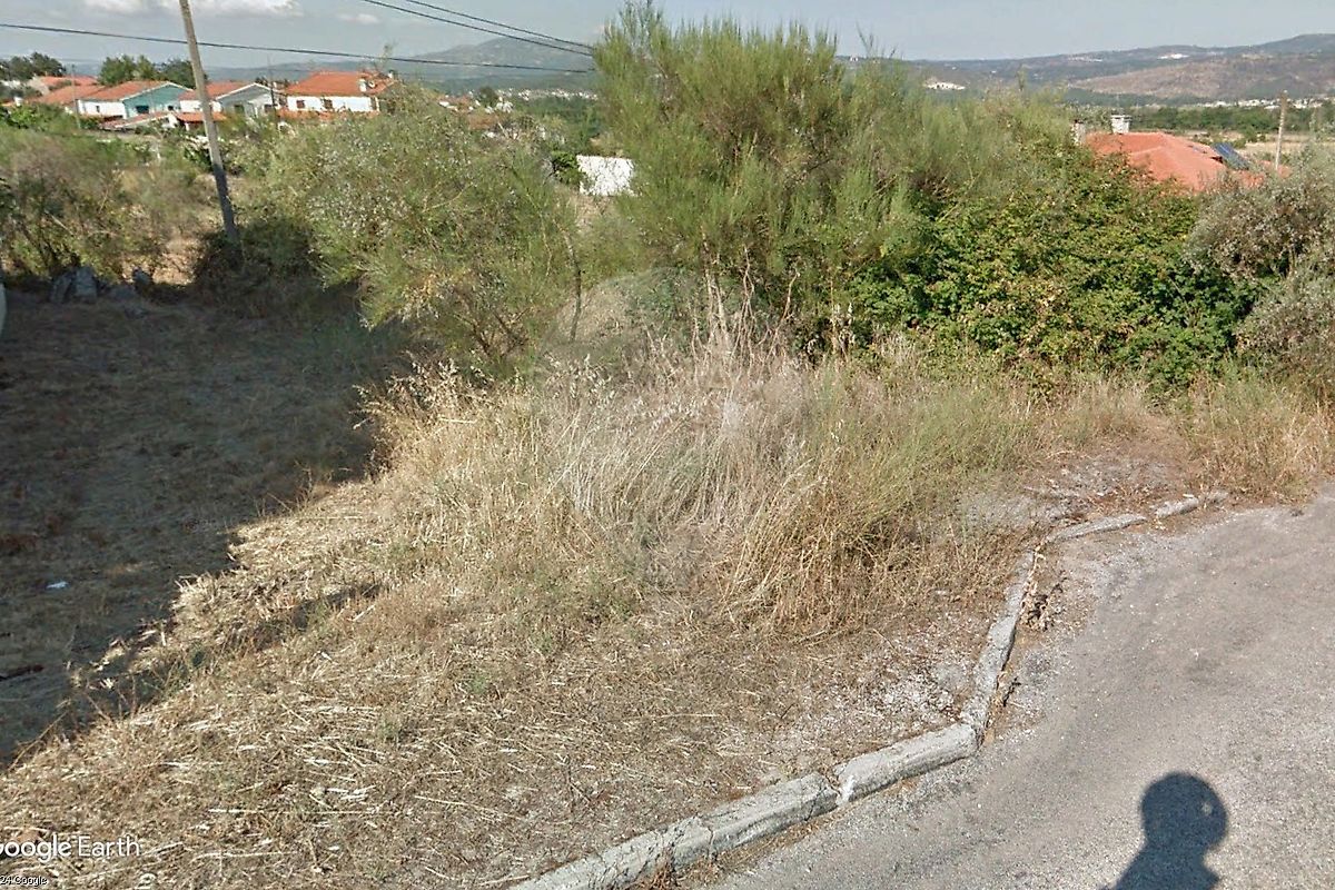Land for sale in Chaves, Portugal — €64,000