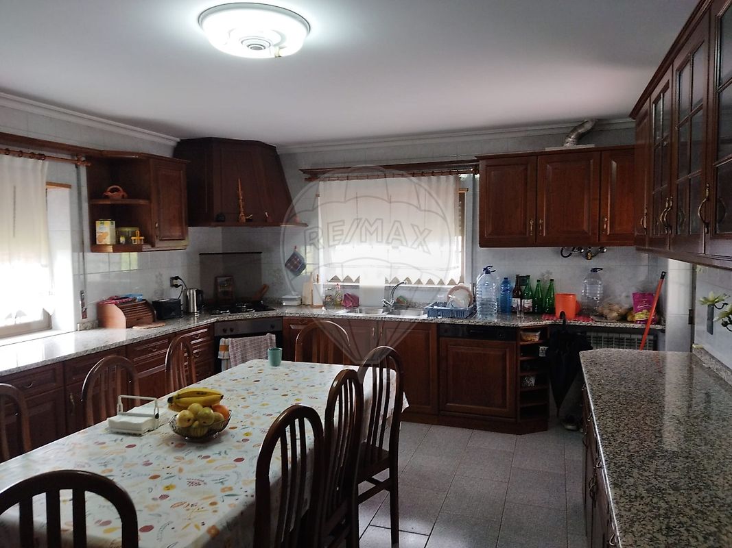 Moradia T4 para venda