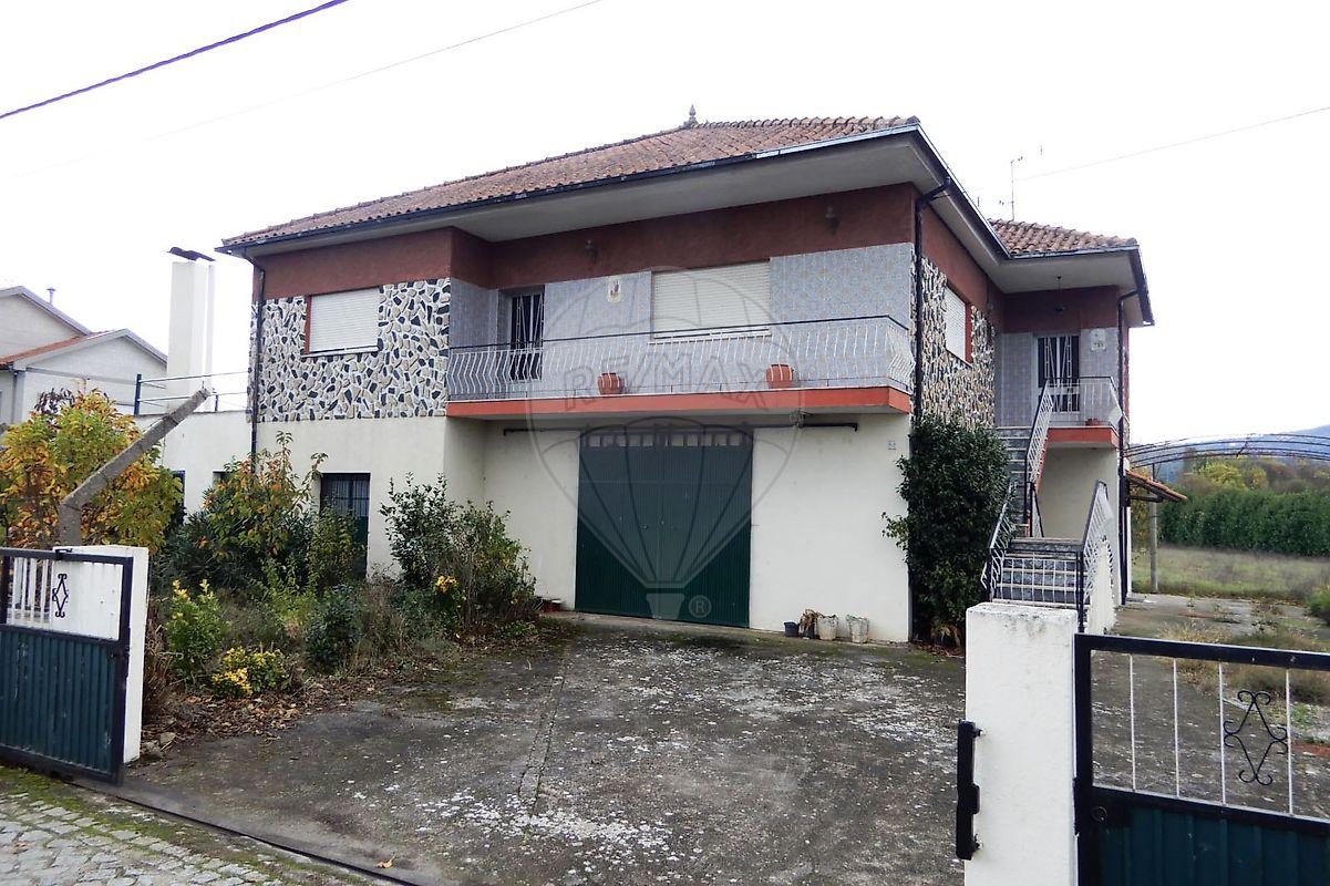 Moradia T4 para venda