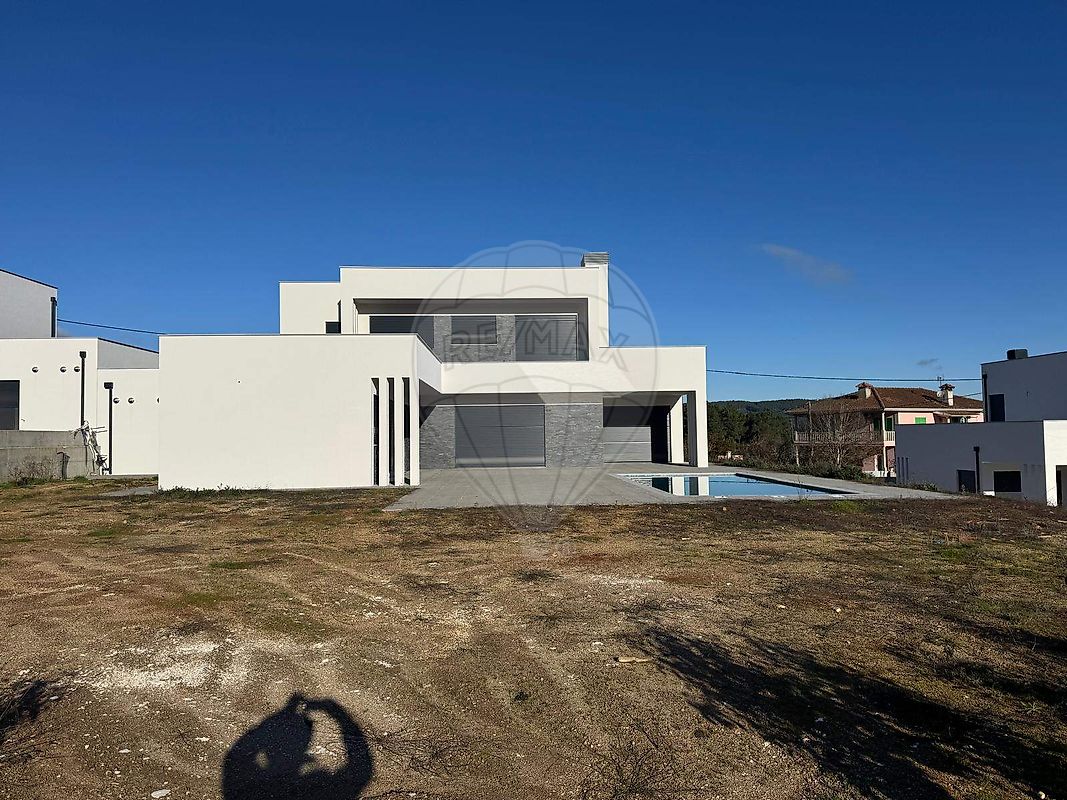 Moradia - Vidago (Vidago, Arcossó, Selhariz e Vilarinho das Paranheiras), Chaves, Vila Real
