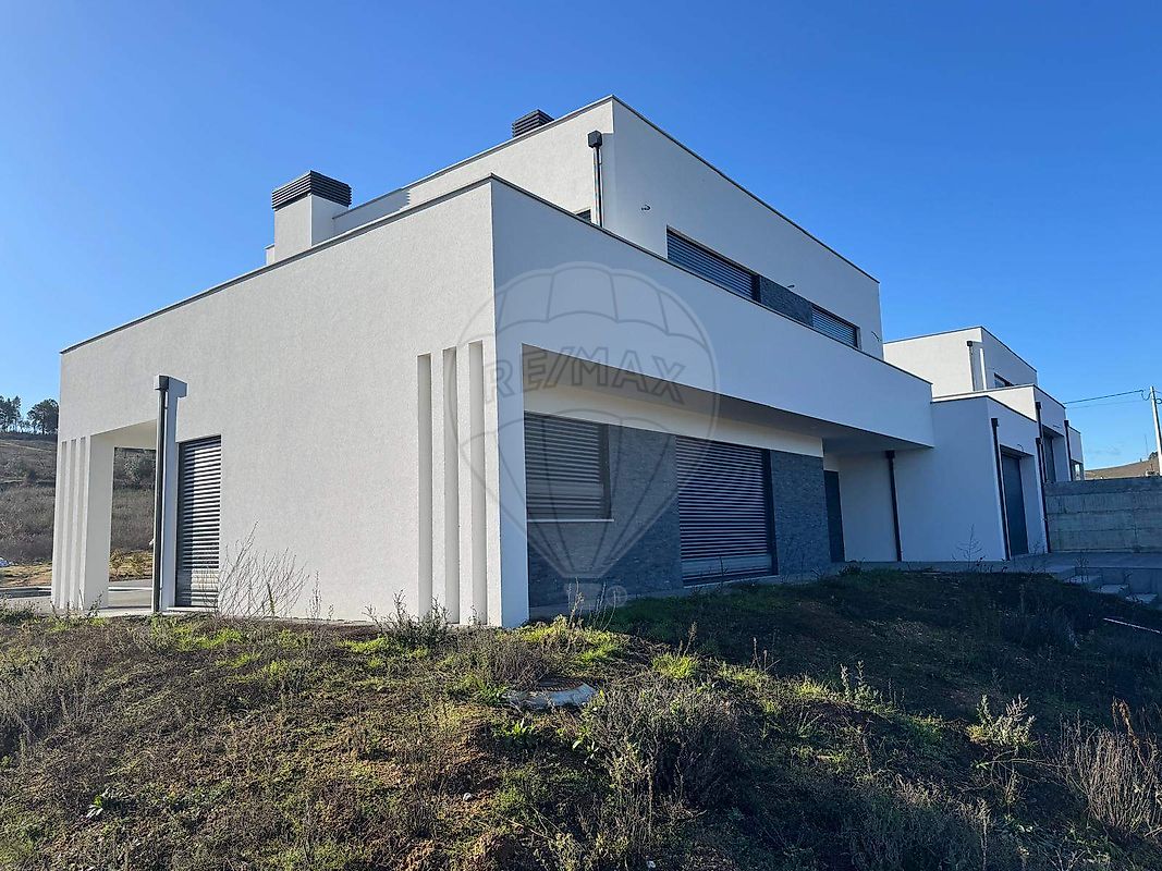 Moradia - Vidago (Vidago, Arcossó, Selhariz e Vilarinho das Paranheiras), Chaves, Vila Real