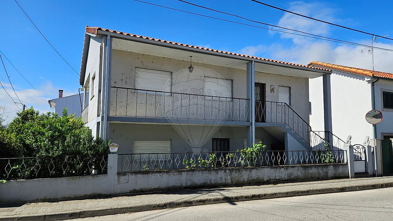 Moradia - Santa Cruz/Trindade e Sanjurge, Chaves, Vila Real