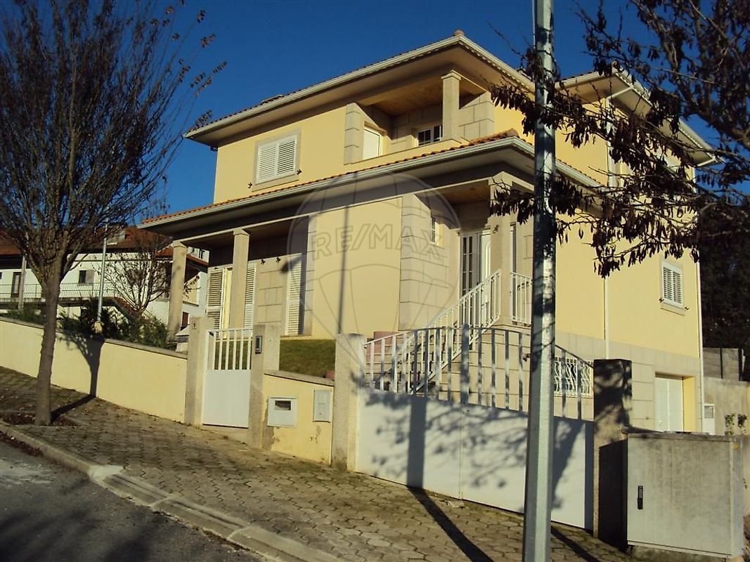 Apartamento T3 à venda em Chaves