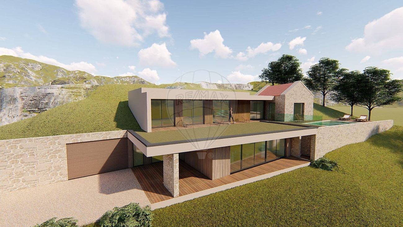 Land for sale in Arcos de Valdevez, Portugal — €99,500