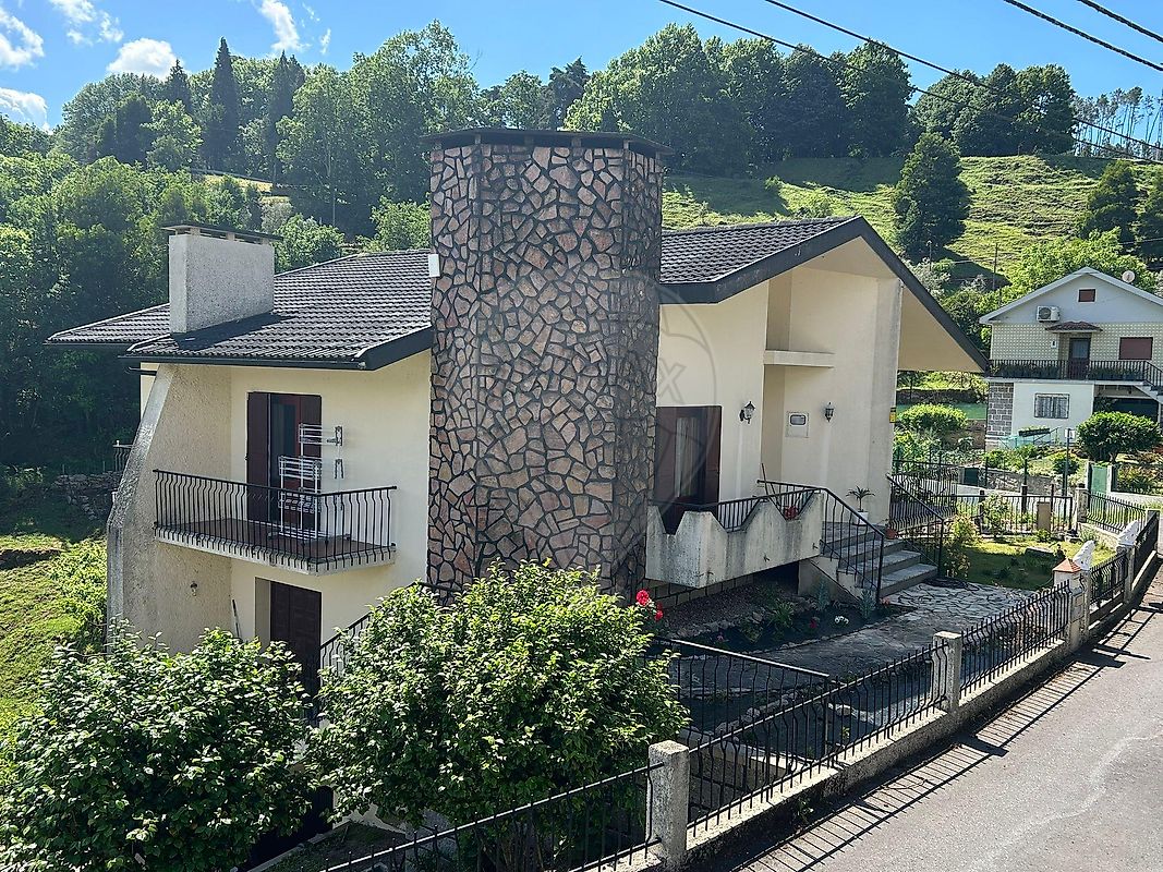 Moradia T6 à venda em Ponte da Barca