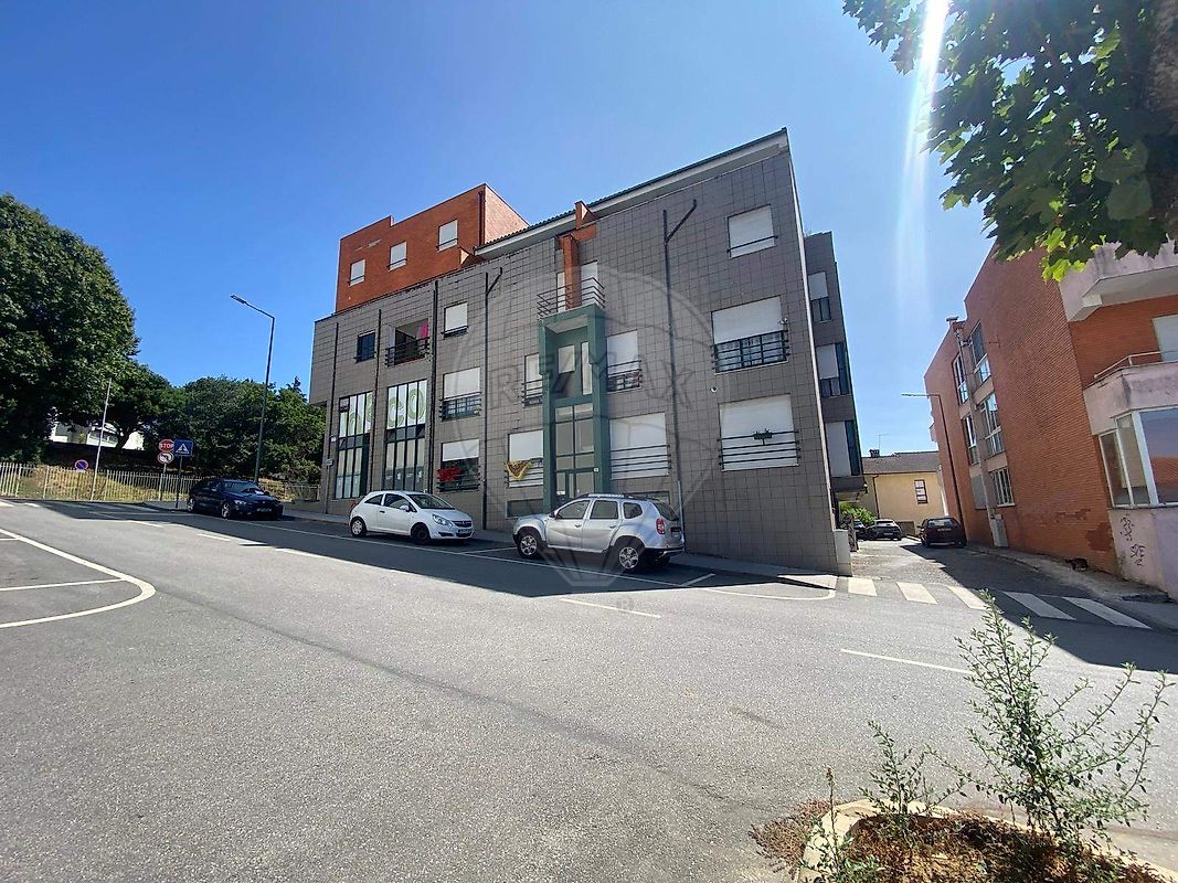 Apartamento T4 à venda em Ponte da Barca, Vila Nova de Muía e Paço Vedro de Magalhães, €199.000