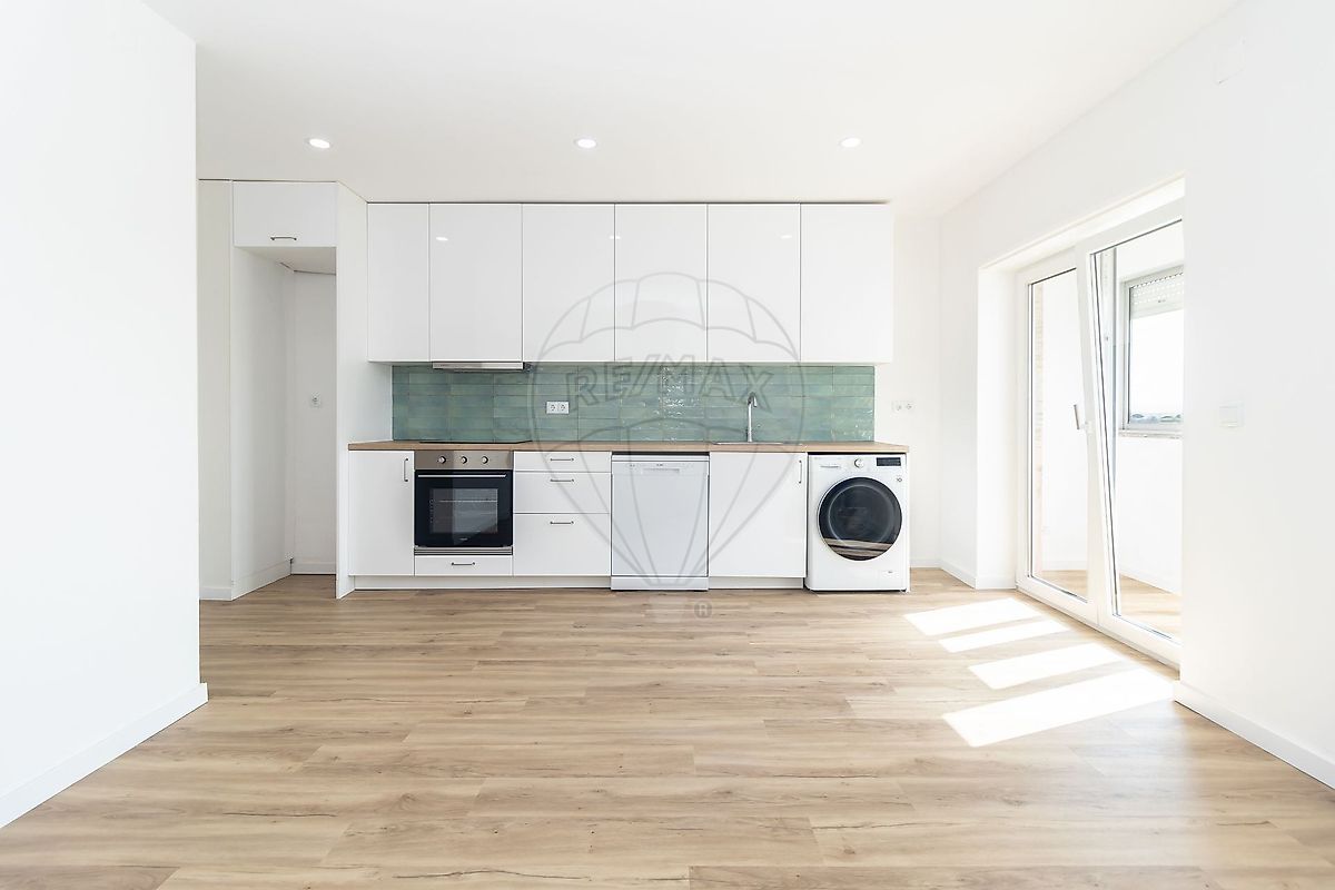 Apartamento - Baixa da Banheira e Vale da Amoreira, Moita, Setúbal