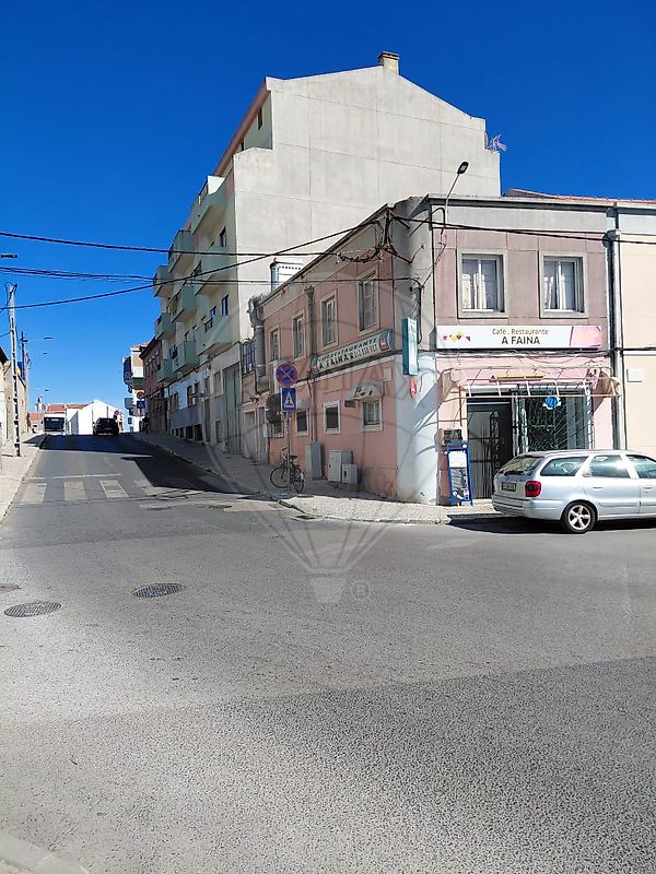 Prédio T2 à venda em Barreiro