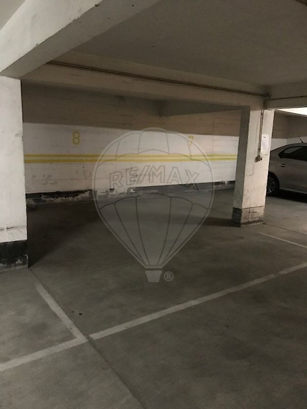 Garagem à venda em Sintra