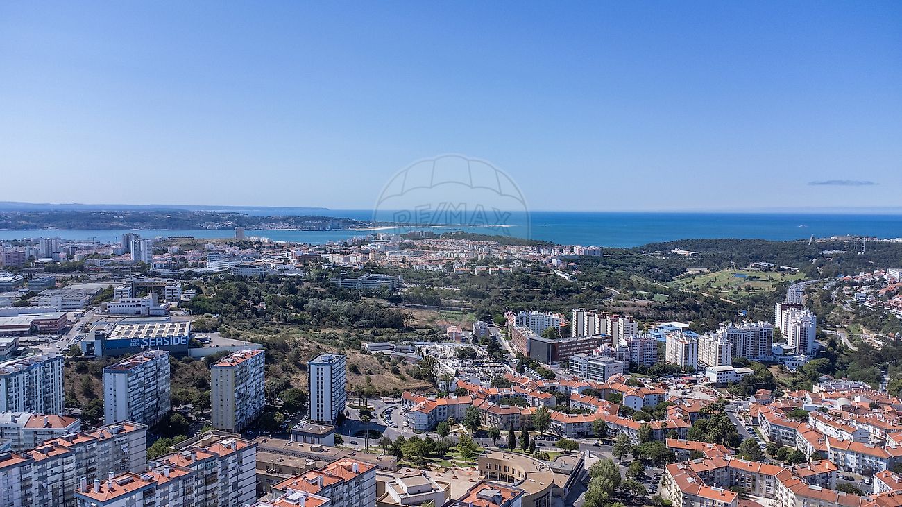 Land for sale in Oeiras, Portugal — €975,000