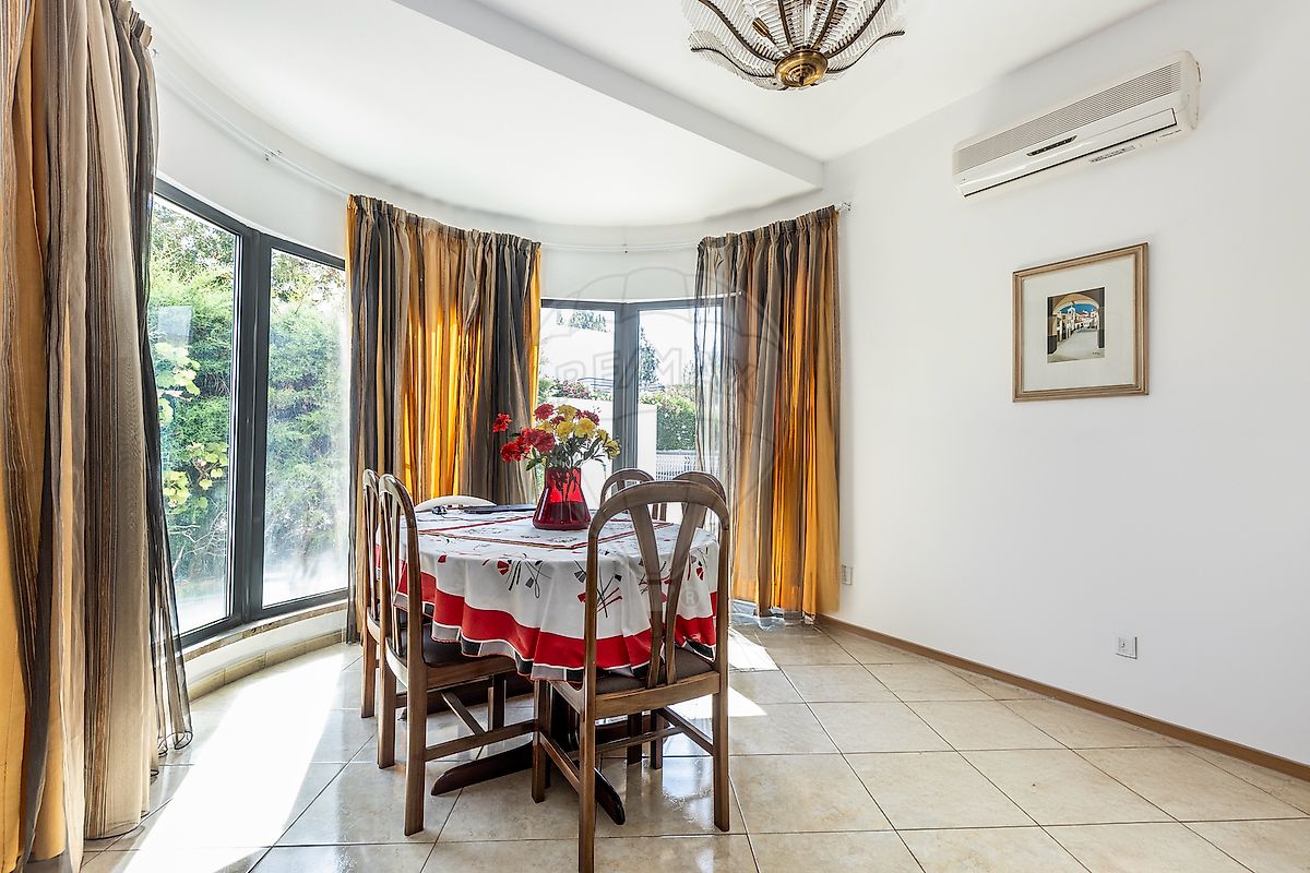 listing 123751599-8 picture-0