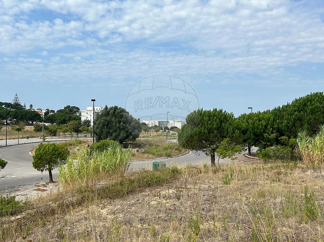 Land for sale in Almada, Portugal — €900,000