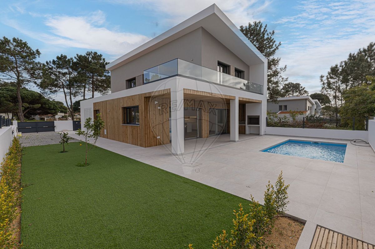 Moradia T4 para venda