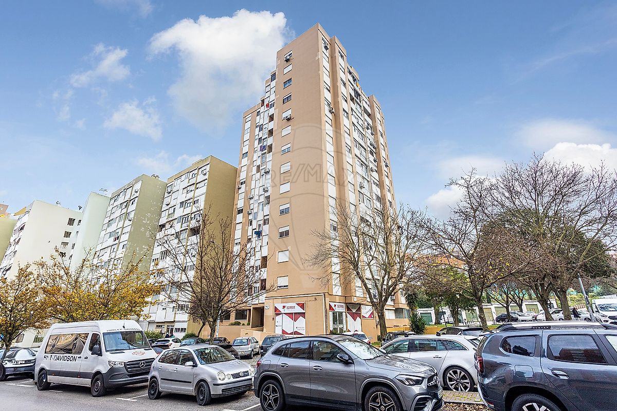 Apartamento T3 à venda em Amadora
