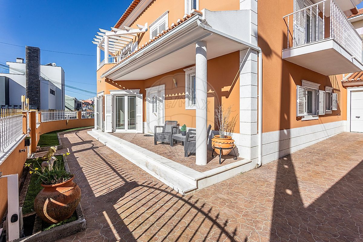 Moradia T5 à venda em Odivelas