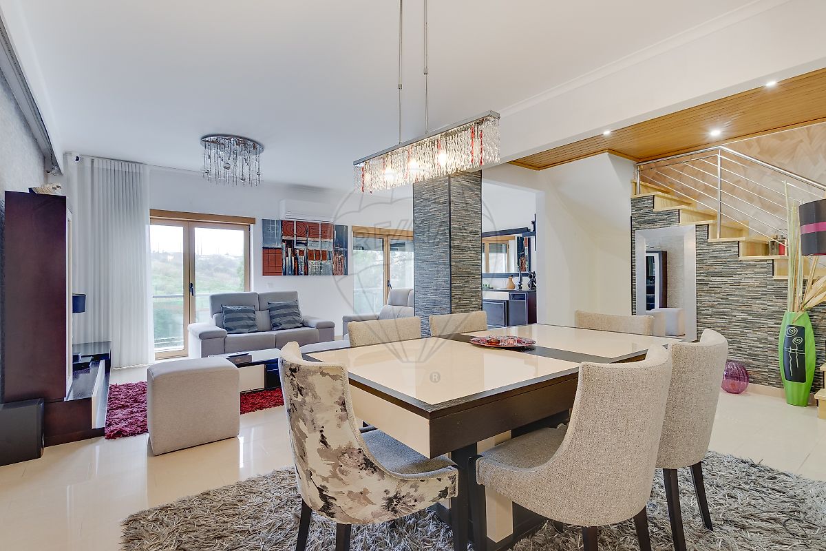 Moradia T4 à venda em Loures