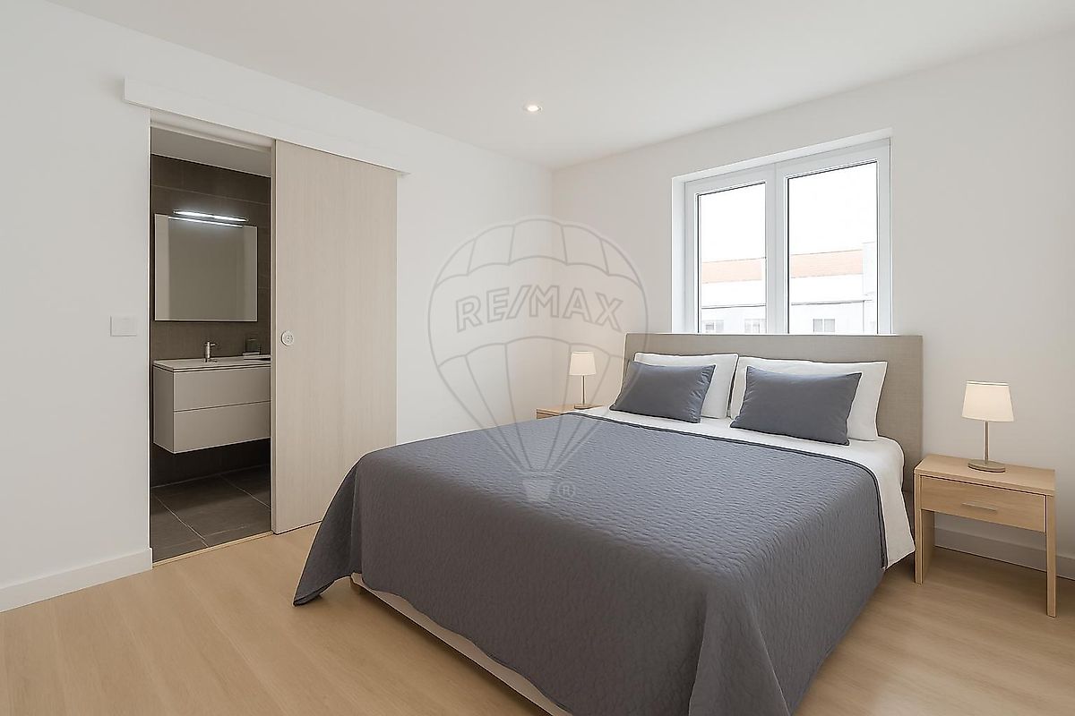 Apartamento T3 à venda em Amadora