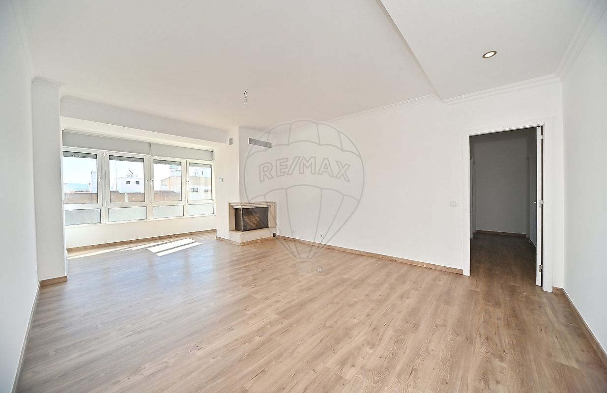 Apartamento T3 à venda em Loures