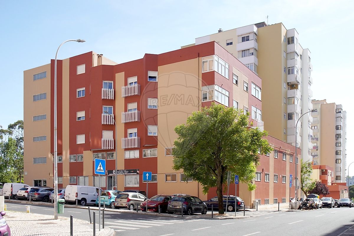 Apartamento T2 à venda em Amadora