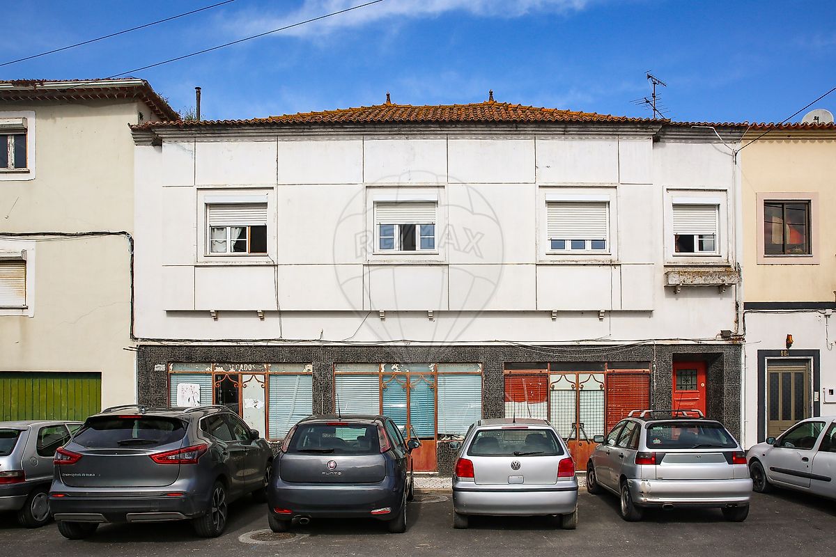 Prédio - Vila Nova da Rainha, Azambuja, Lisboa