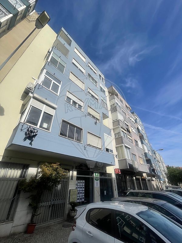 Loja - Algés, Linda-a-Velha e Cruz Quebrada-Dafundo, Oeiras, Lisboa