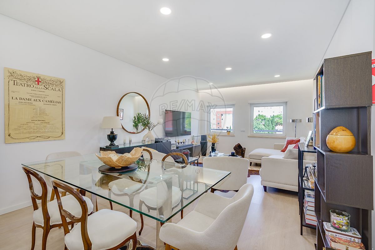Apartamento T2 à venda em Amadora