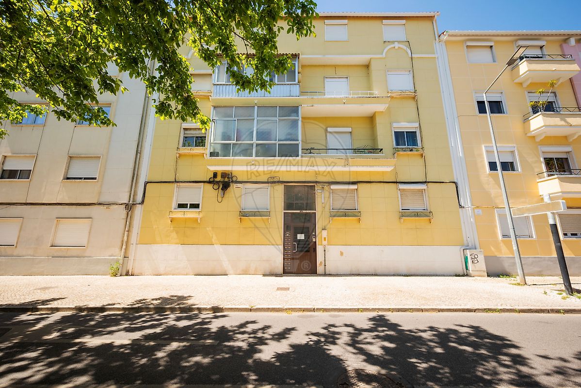 Apartamento T2 para arrendar em Almada