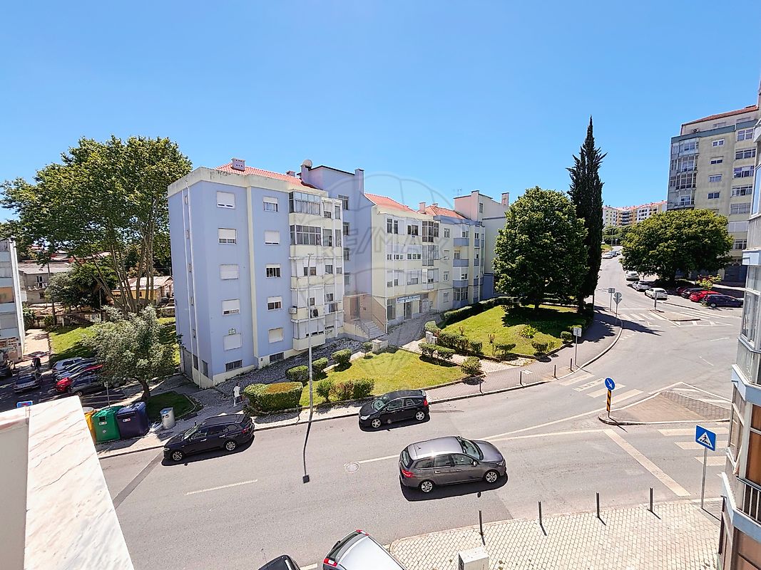Apartamento T3 à venda em Amadora