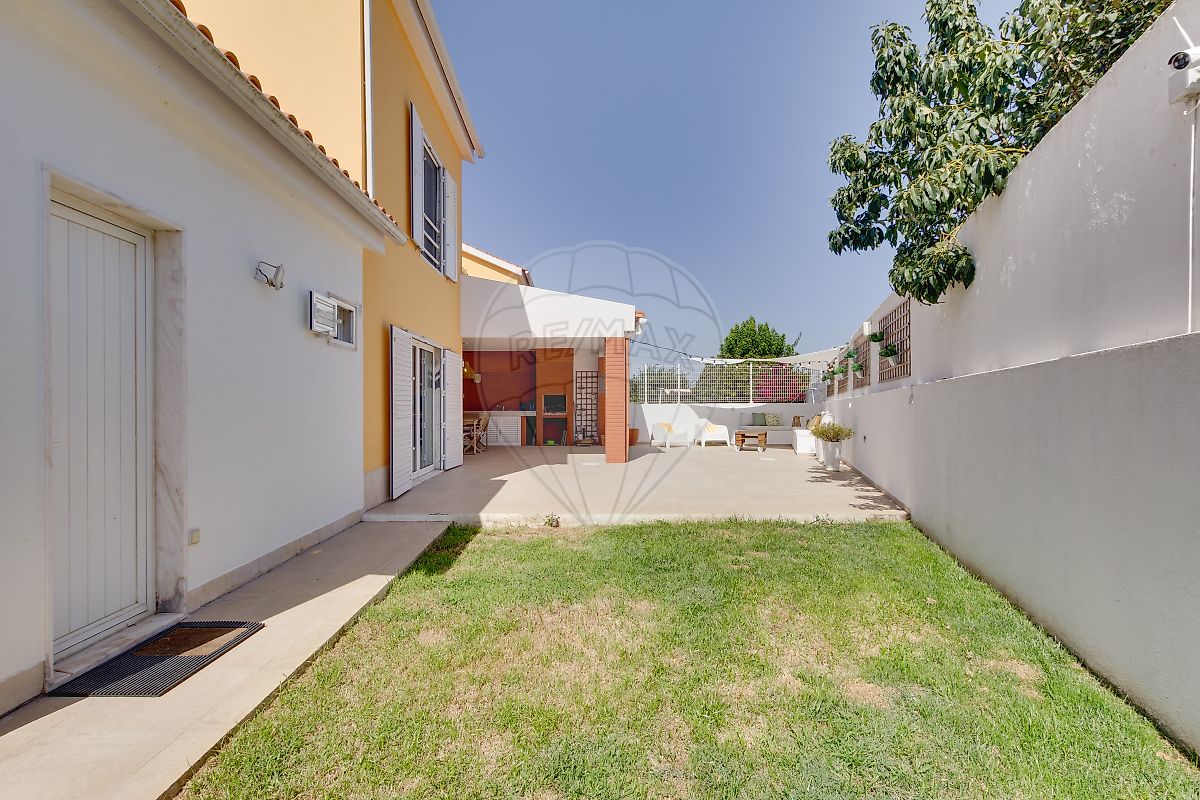 Moradia T5 à venda em Santo António da Charneca, Barreiro — foto 25