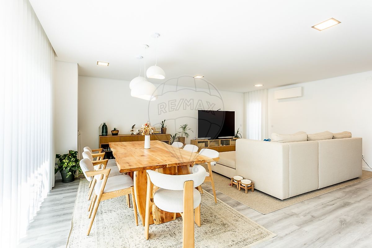 Apartamento T5 à venda em Montijo