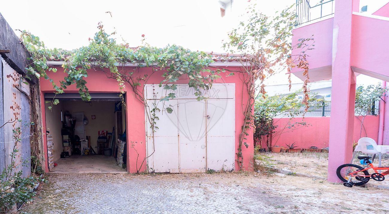 Apartamento T3 à venda em Amadora