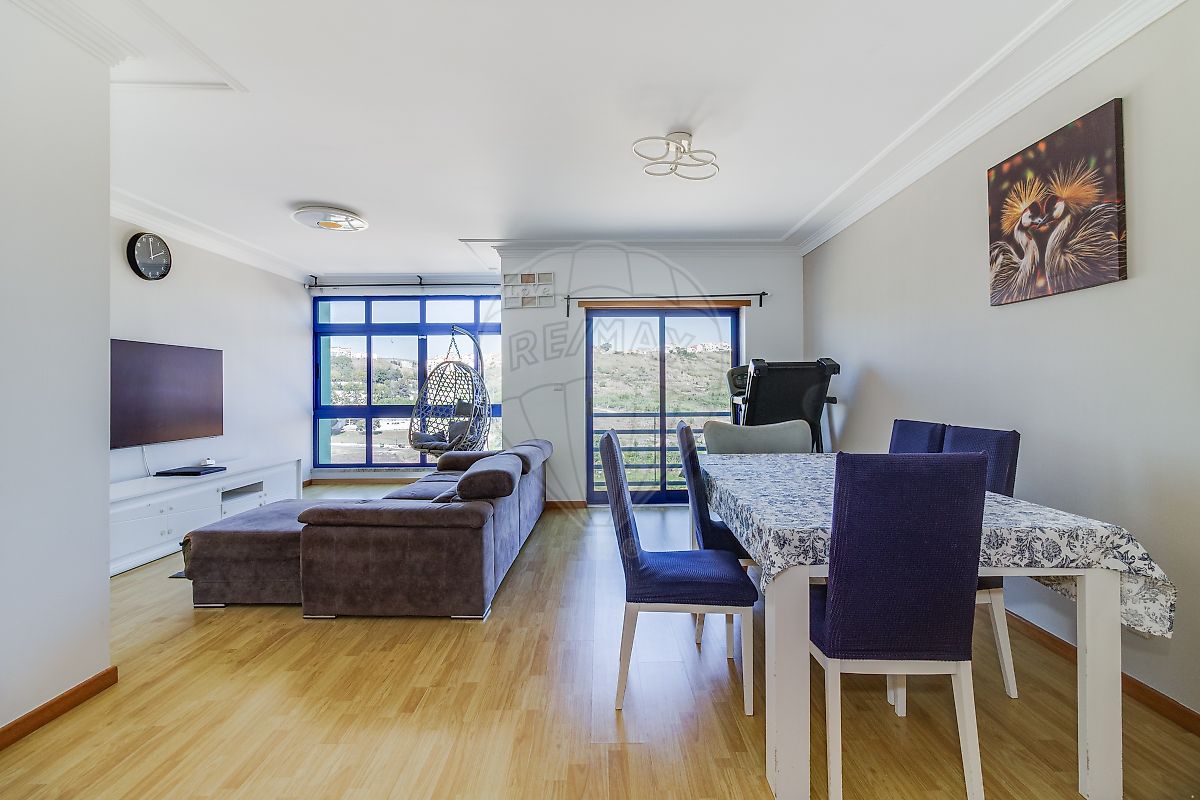 Apartamento T3 para arrendar em Amadora