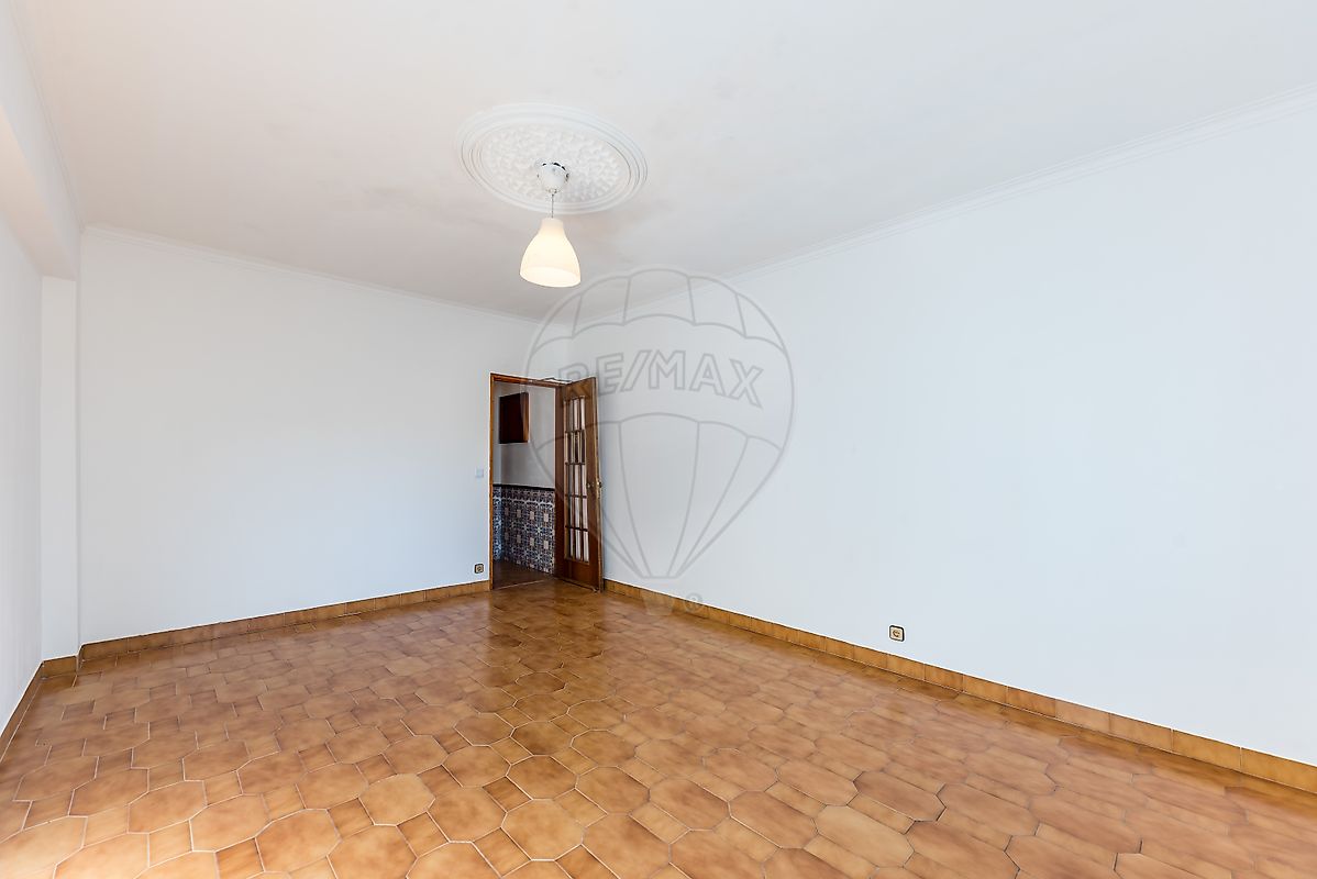 Apartamento T2 em Queluz e Belas, €250.000