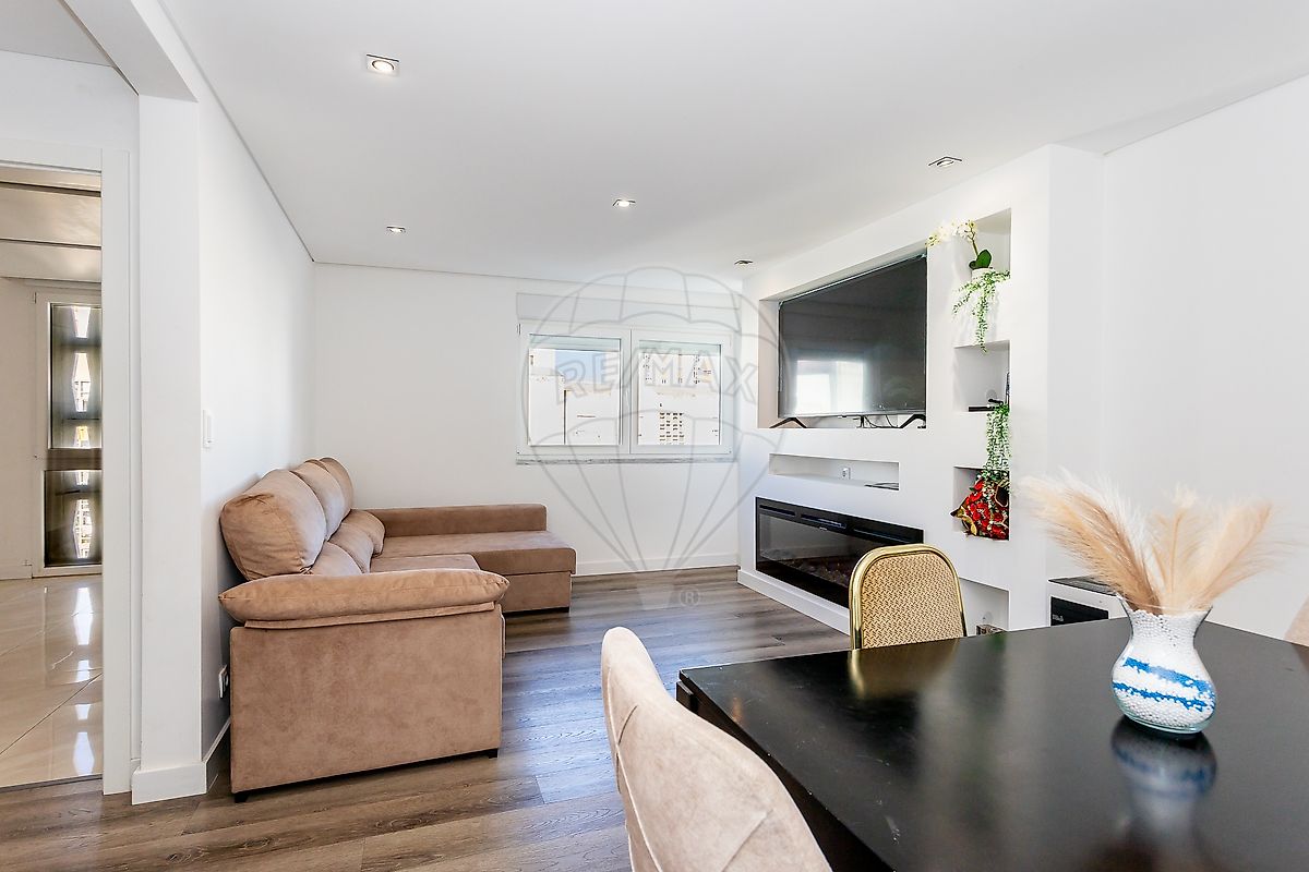 Apartamento T3 em Santo António dos Cavaleiros e Frielas, €339.000