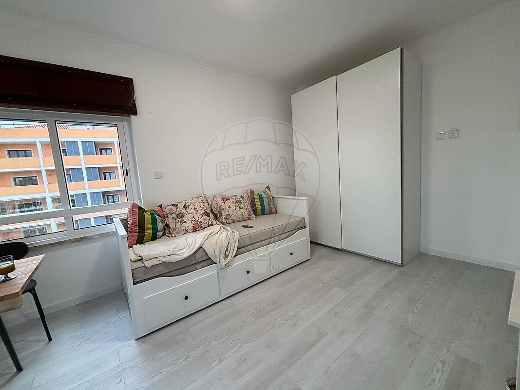 Apartamento T3 à venda em Amadora